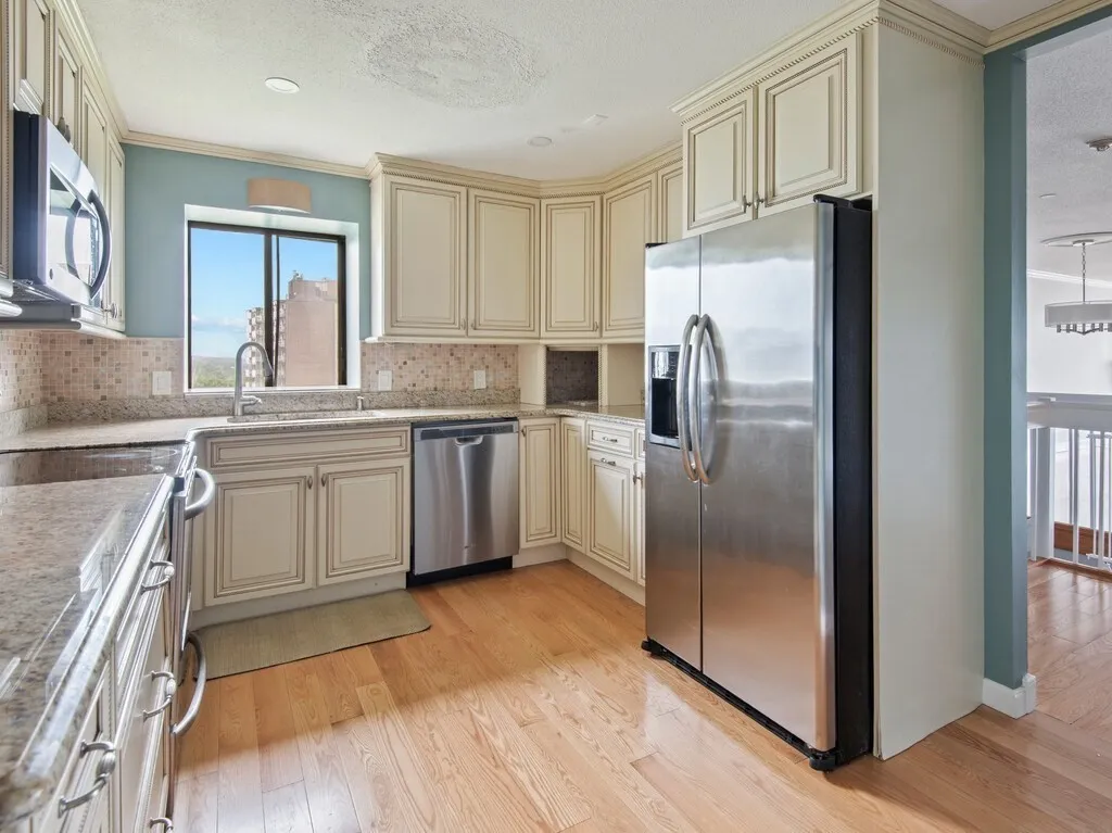 65 Lake Ave, Worcester