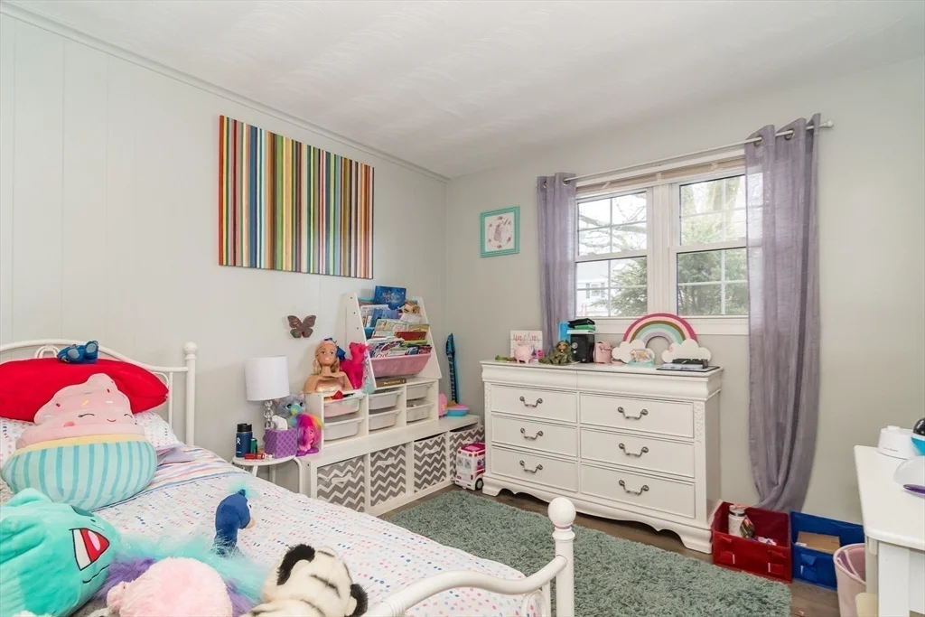 17 Francine Rd, Framingham
