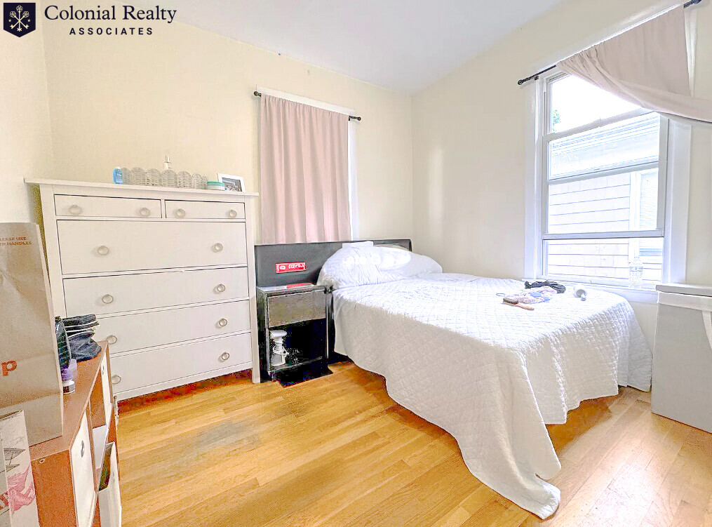 216 Freeman St, North Brookline