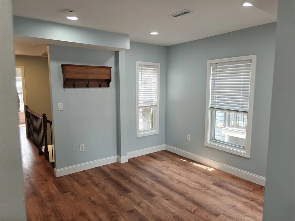 102 Mount Pleasant Ave, Roxbury