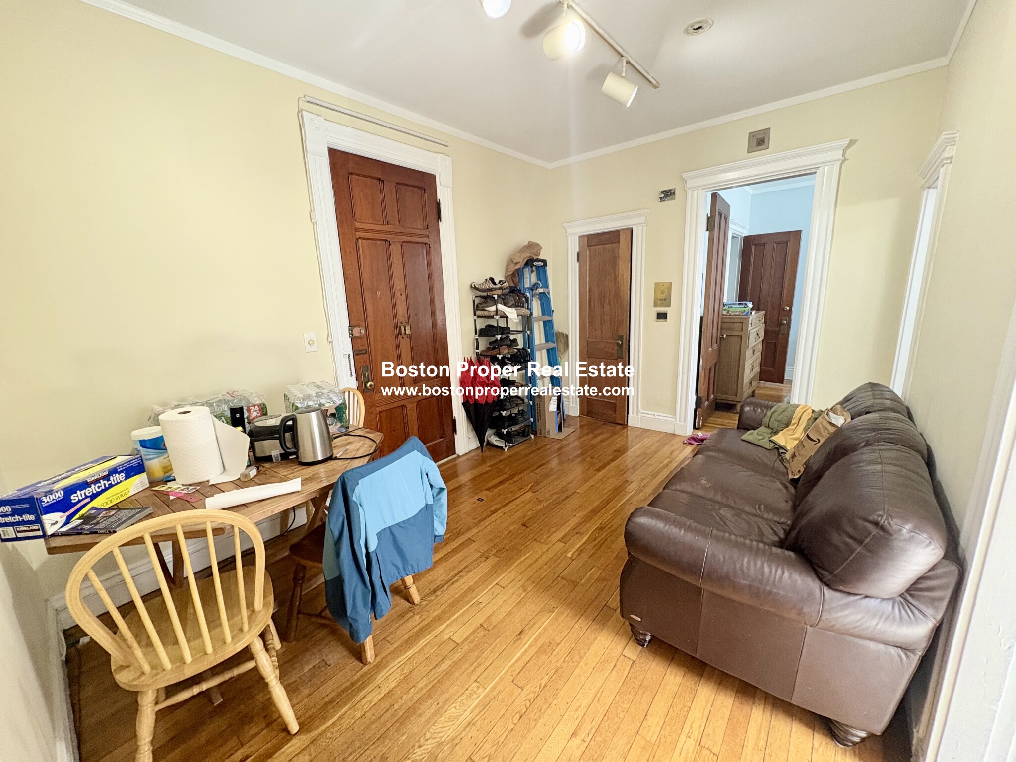 282 Newbury St, Back Bay