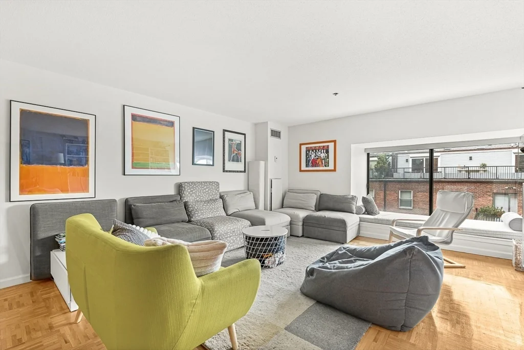 357 Commercial St, Waterfront