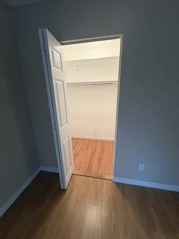 10 Longwood Dr, Andover