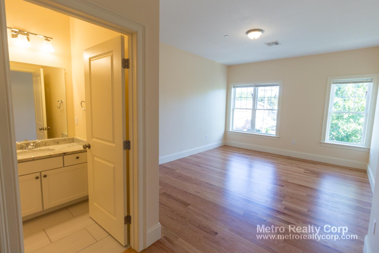 5165 Washington St, West Roxbury