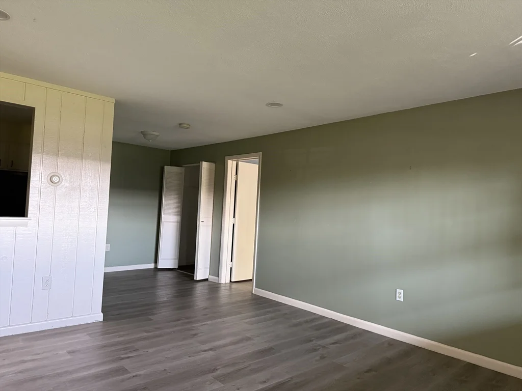 12 Williamsburg Ct, Shrewsbury