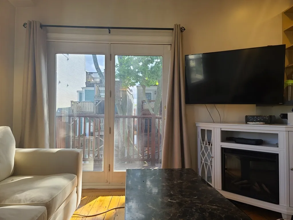 31 Jenkins St, South Boston