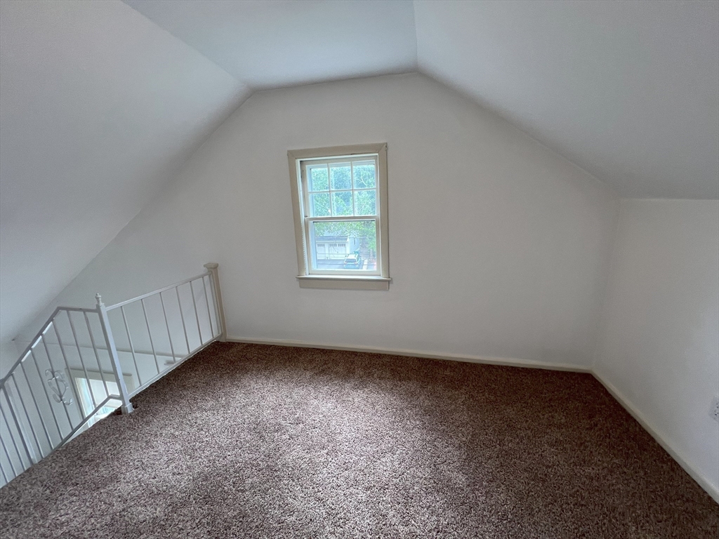 17 Maple St, Auburndale