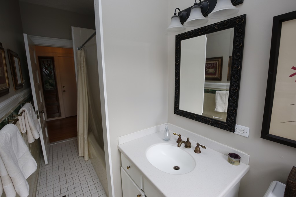 919 Beacon St, Fenway