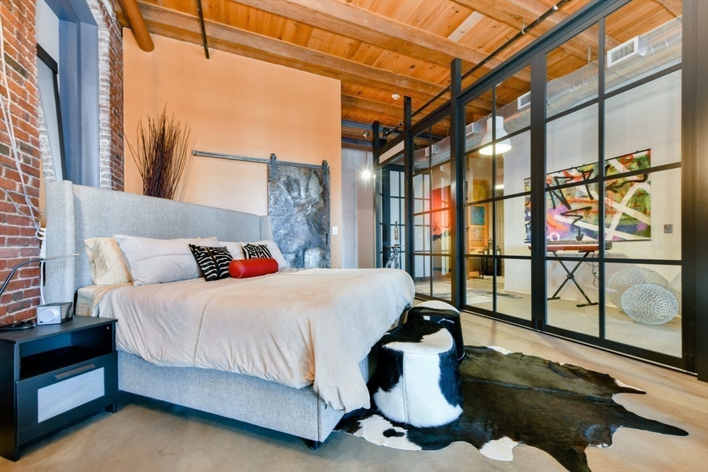 35 Channel Center St, South Boston