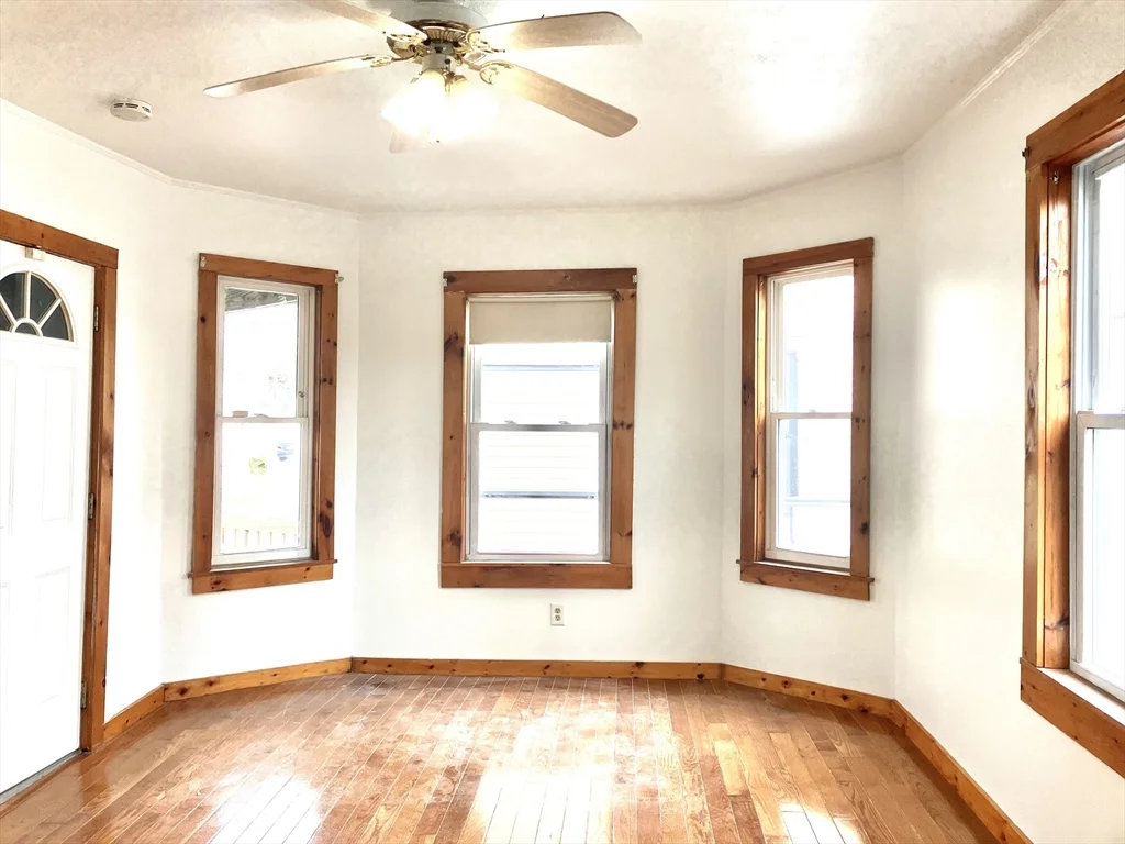 4 Sisson Ter, East Lynn