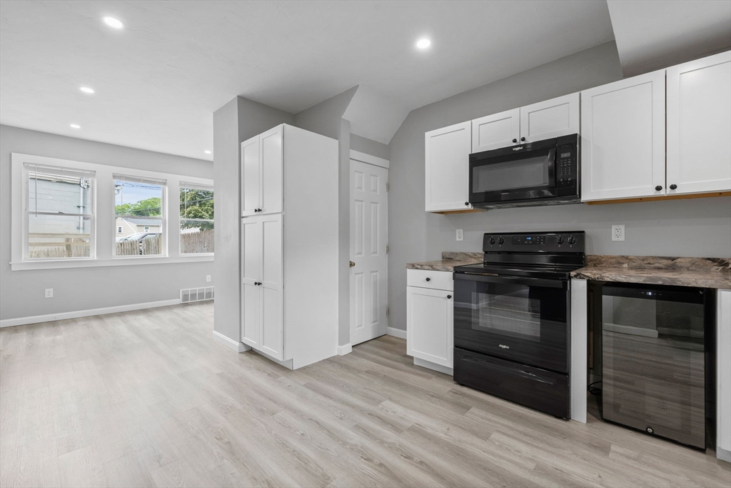 28 Greenwood Ave, Weymouth