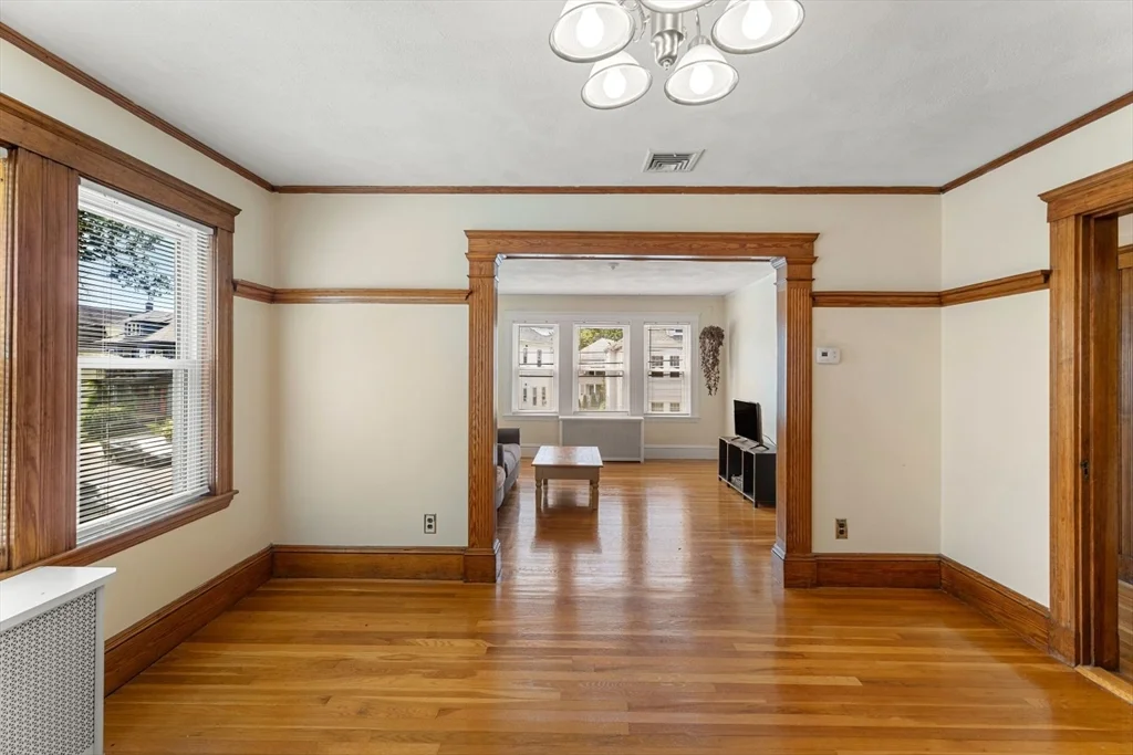 25 Dartmouth St, East Watertown