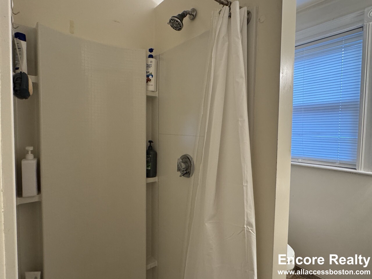 331 Faneuil St, Oak Square