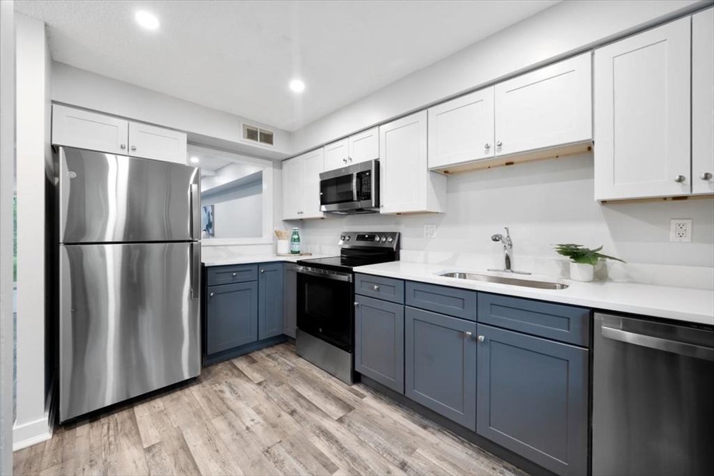 3 Beal Cove, Hingham