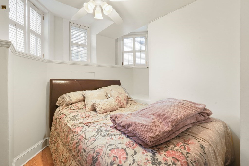 296 Marlborough St, Back Bay