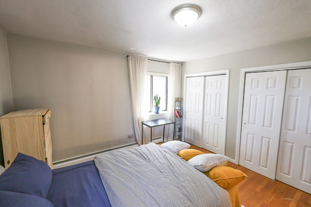 10 Linda Ln, Dorchester