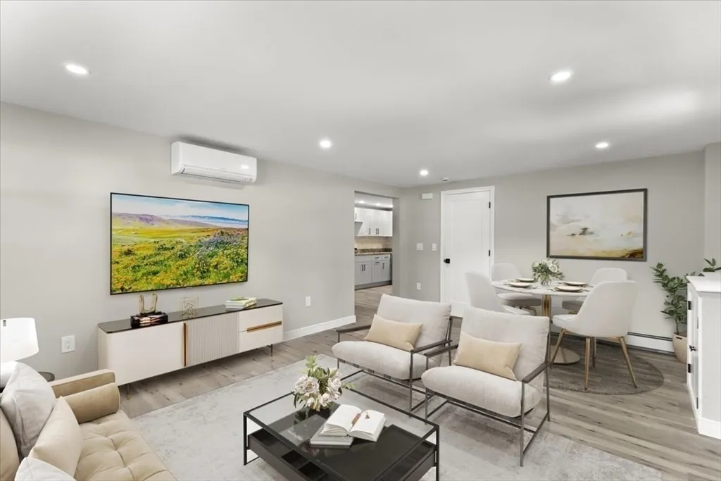 19 Coach Ln, Norwood