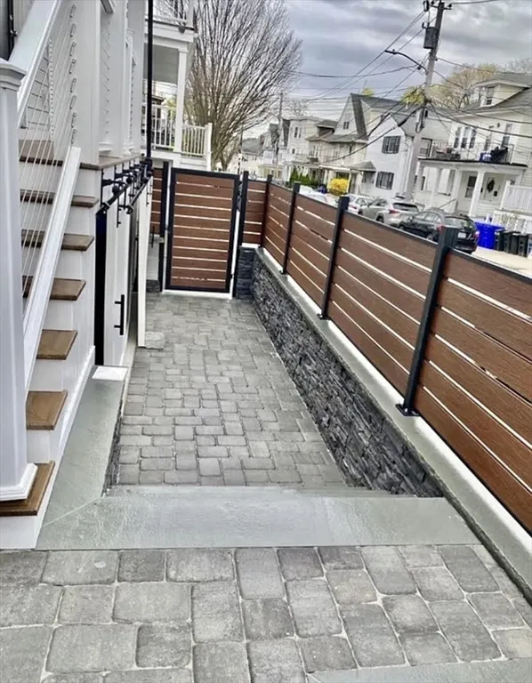 35 Hunnewell Ave, Oak Square