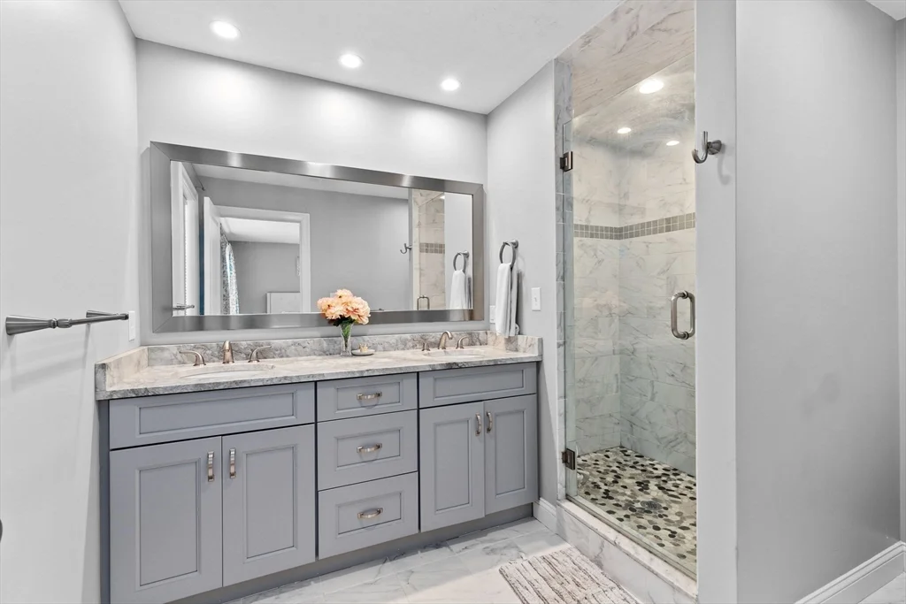 21 Pasture Brook Rd, Attleboro