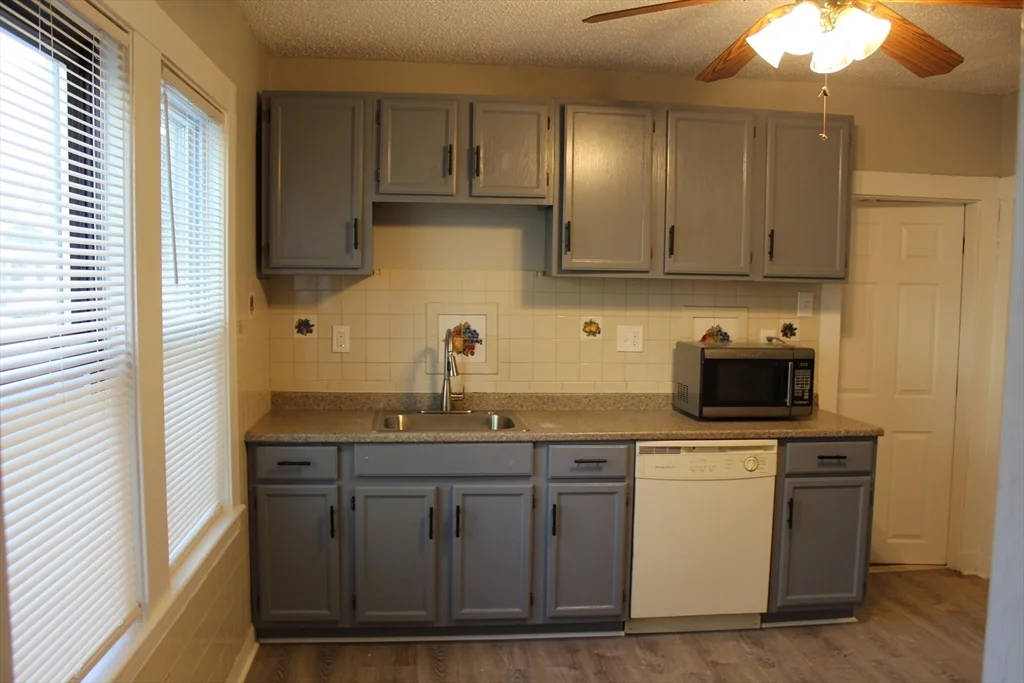 10 Mattakeeset St, Mattapan