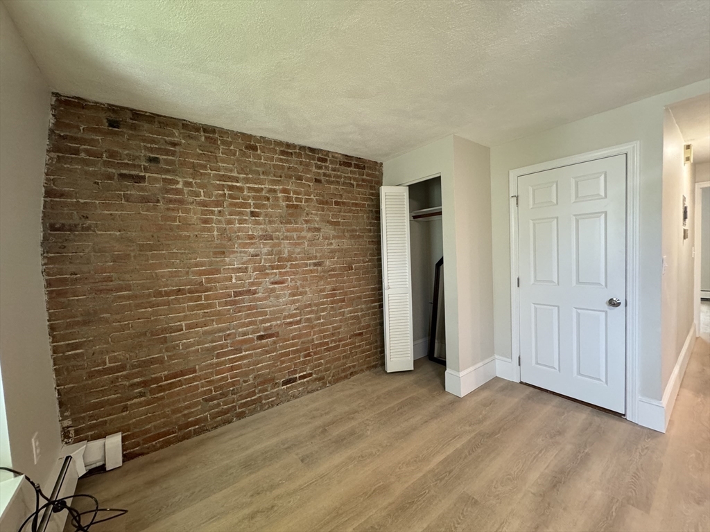 685 E 7th St, South Boston