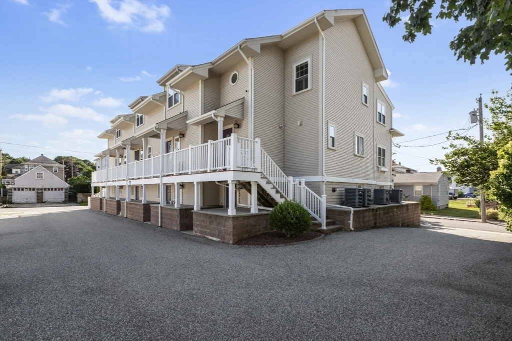 50 Clemence St, Cranston