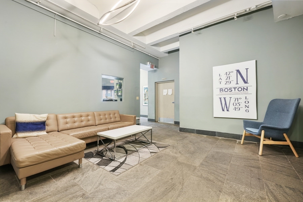 12 Stoneholm St, Fenway