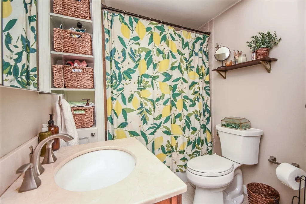 99 Bartlett St, Charlestown