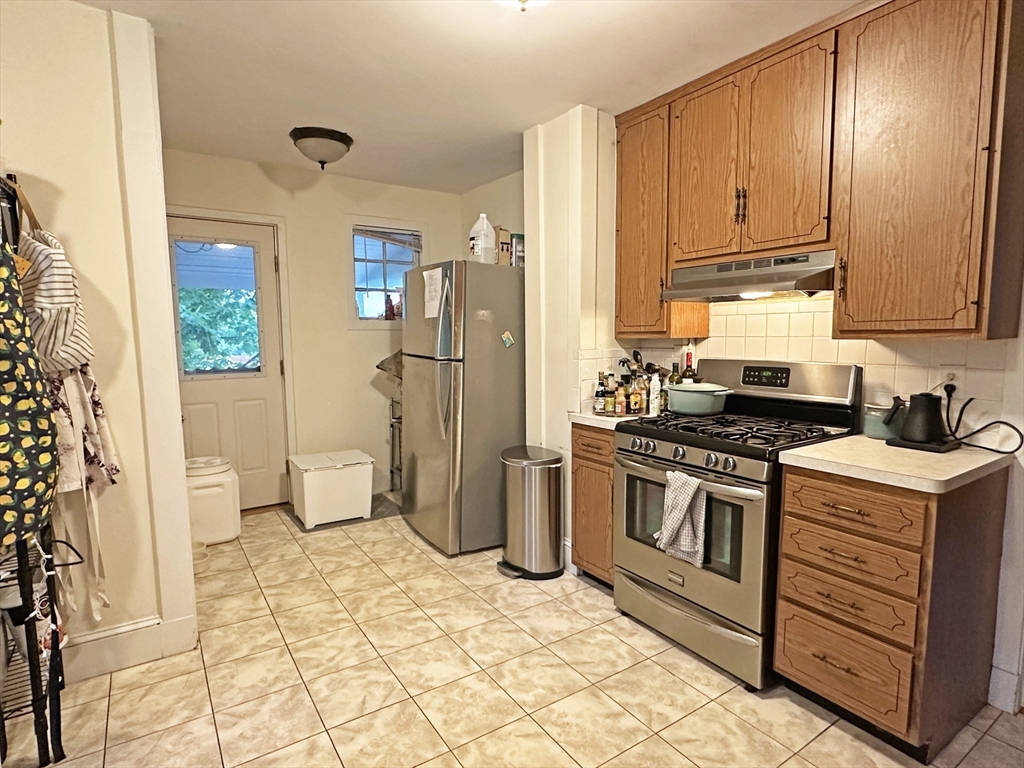 37 Lewis St, Newtonville