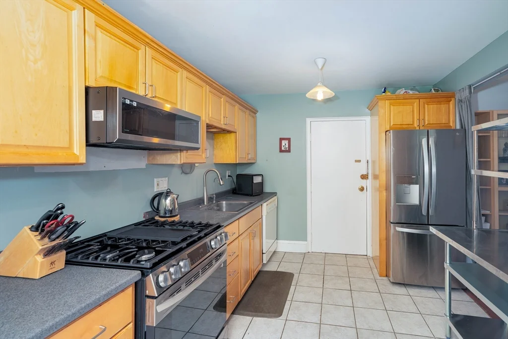 1064 Beacon St, Longwood