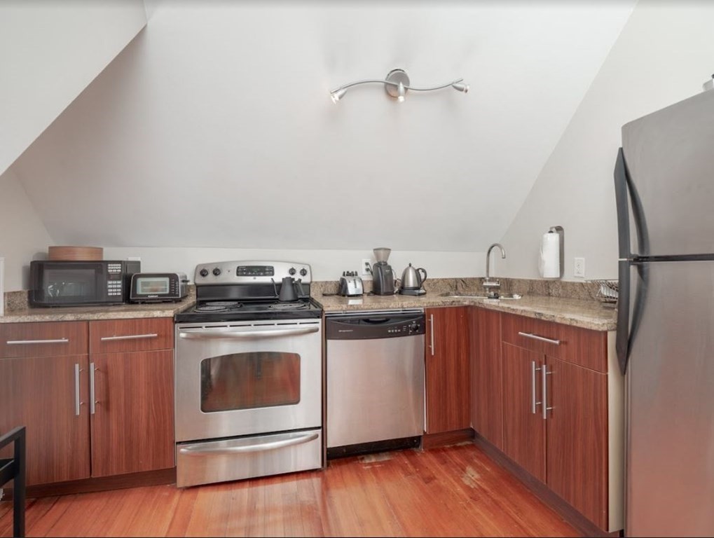 97 College Ave, Somerville