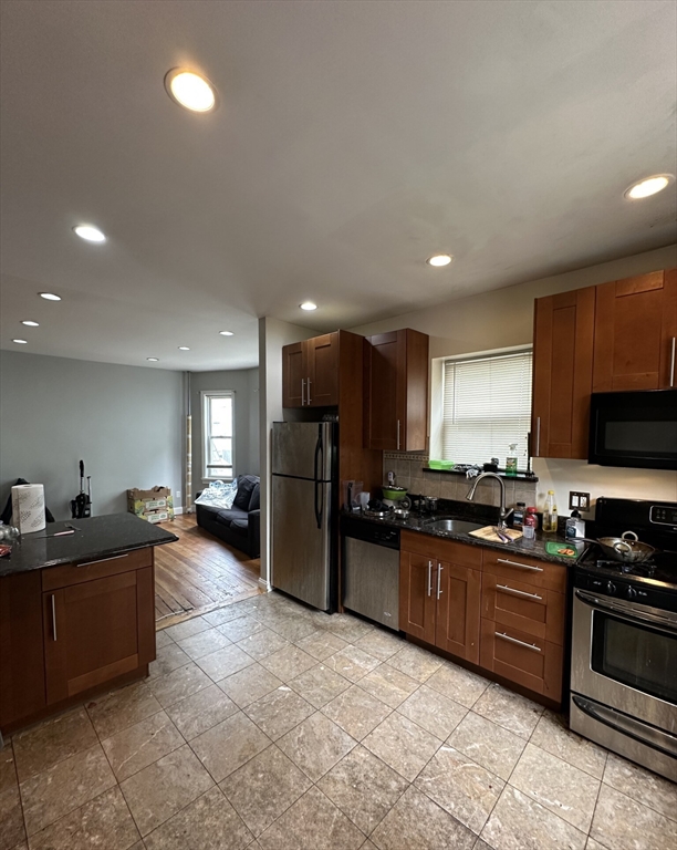 8 Montfern Ave, Brighton