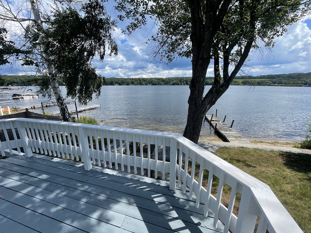 47 Lakeshore Dr, Marlborough