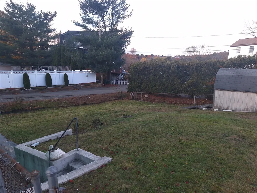 16 Riverside Ct, Saugus