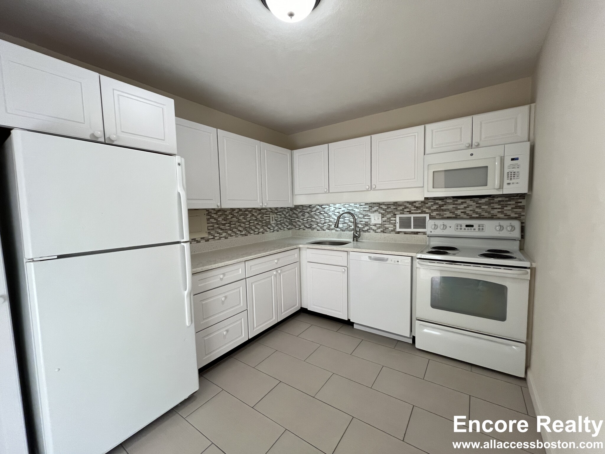 101 Monmouth St, Longwood