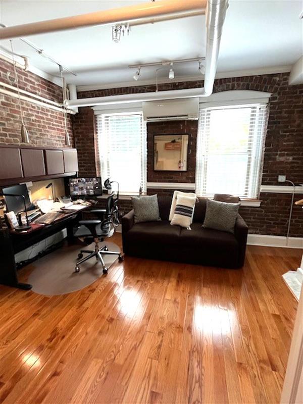 888 Massachusetts Ave, Riverside