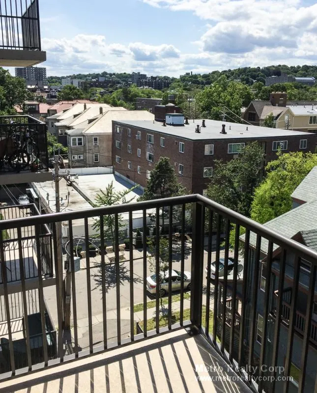 80 Pleasant St, Coolidge Corner