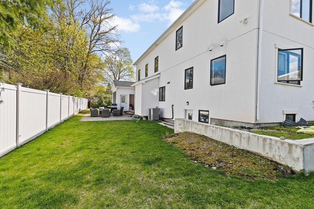 110 Redwood Rd, Newton