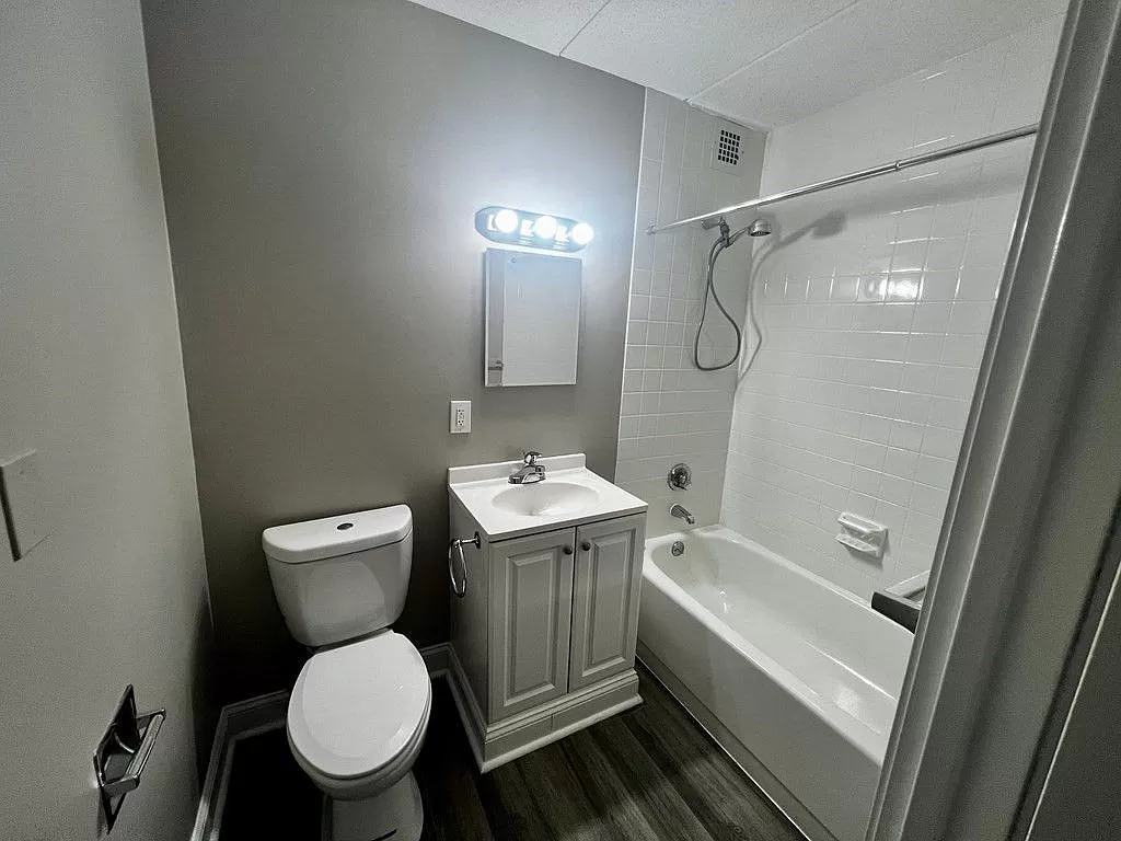 545 Centre St, Jamaica Plain