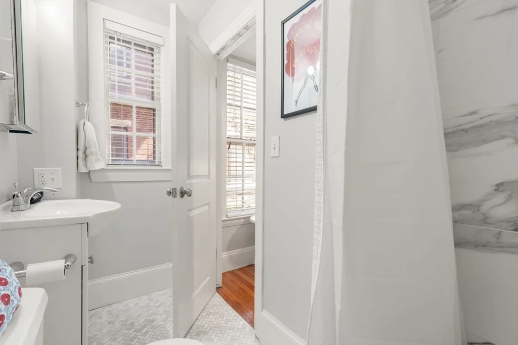 62 West Cedar St, Beacon Hill