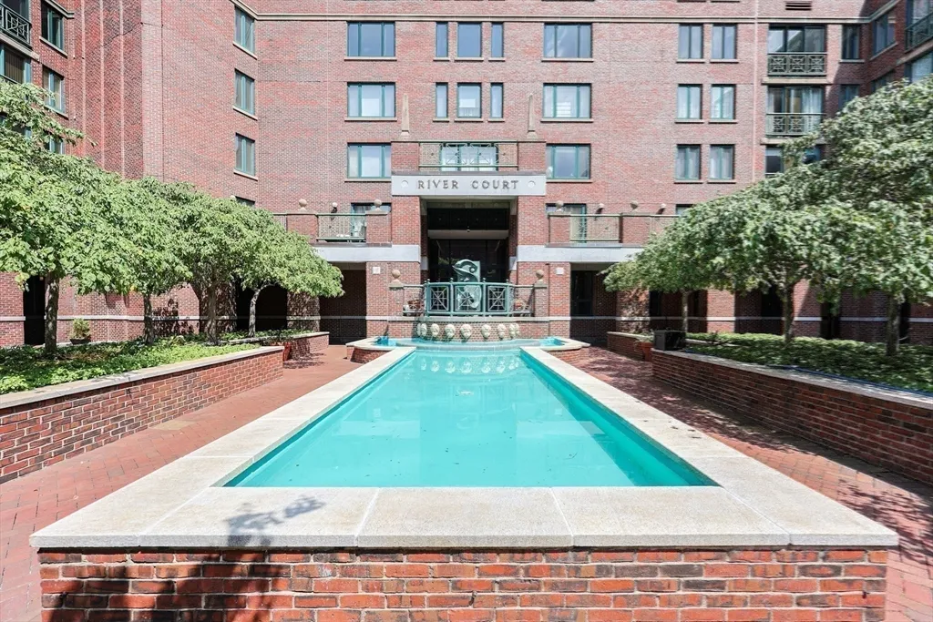 10 Rogers St, East Cambridge