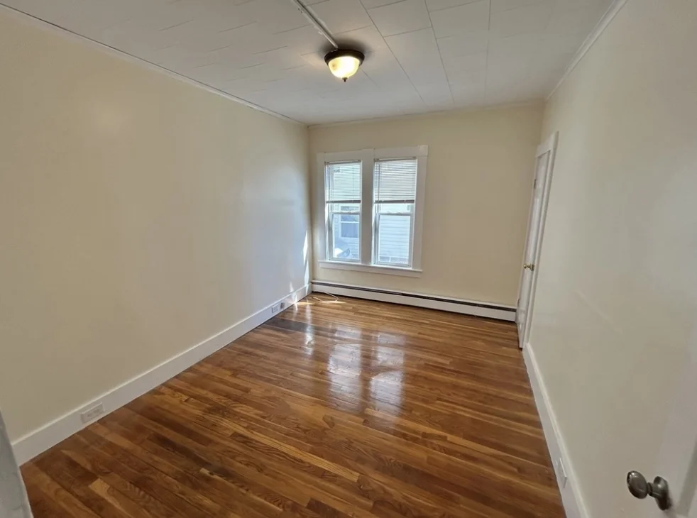 15 Estabrook Ave, Marlborough