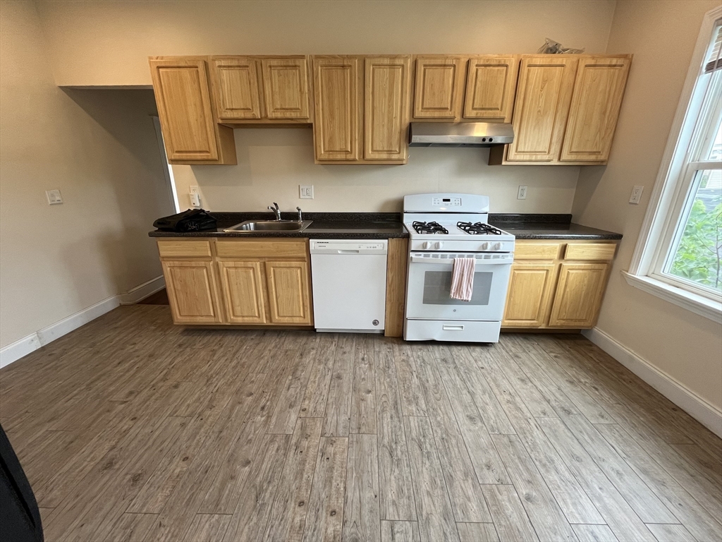 175 River St, Riverside