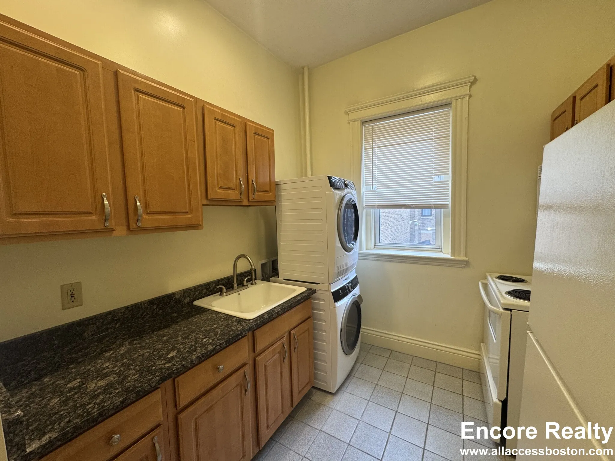 106 Queensberry St, Fenway