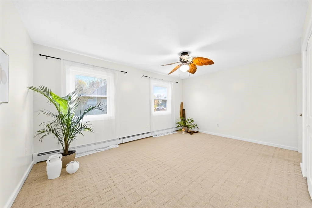 82 Camelot Dr, Worcester