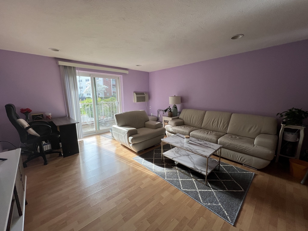 25 Greentree Ln, Weymouth