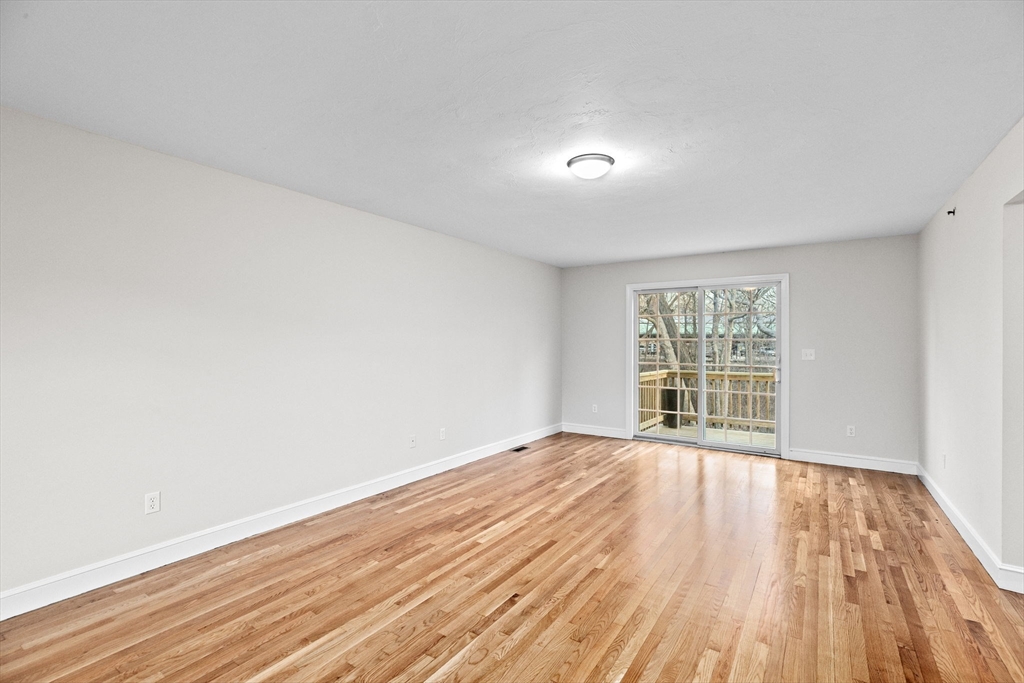 196 Summer St, World's End