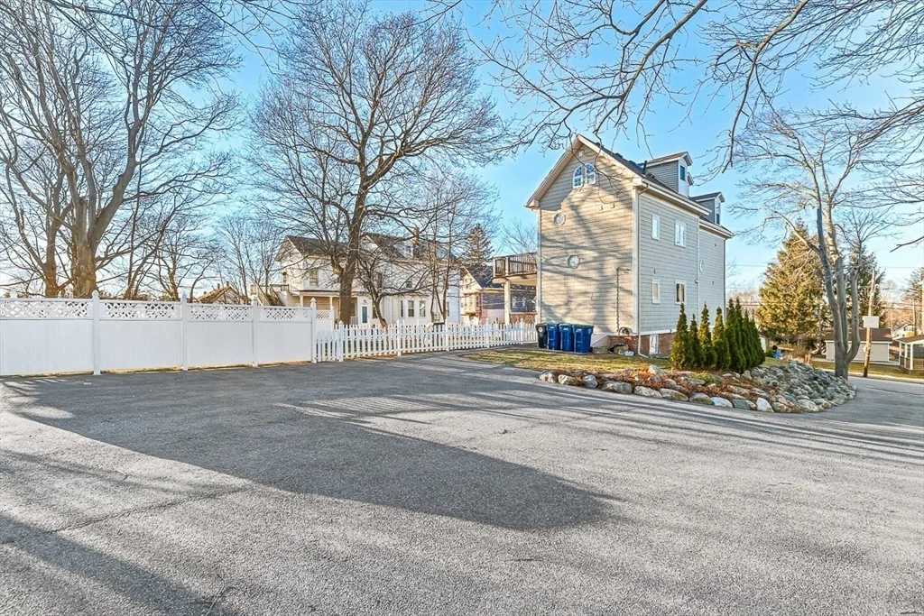 11 Symonds St, Salem