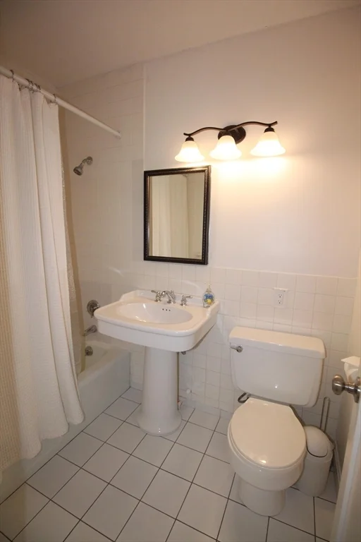 65 E India Row, Downtown