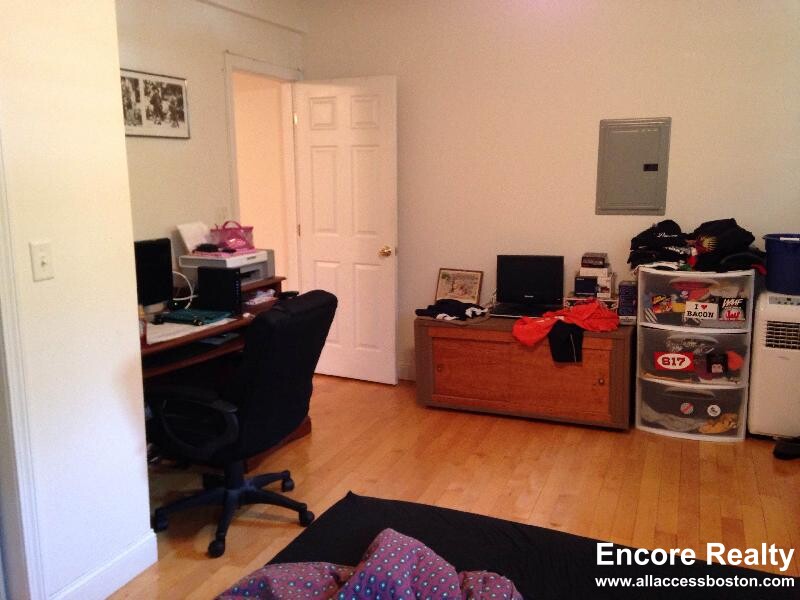 1555 Beacon St, Brookline